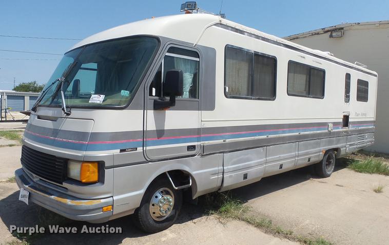 image for item DE7238 1990 Ford Fleetwood Pacer RV