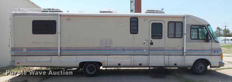 image for item DE7238 1990 Ford Fleetwood Pacer RV