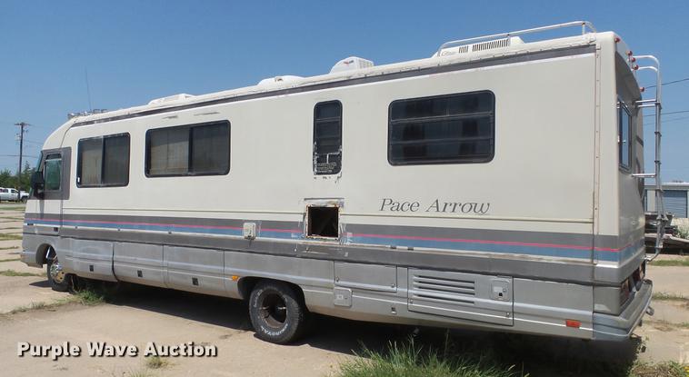 image for item DE7238 1990 Ford Fleetwood Pacer RV