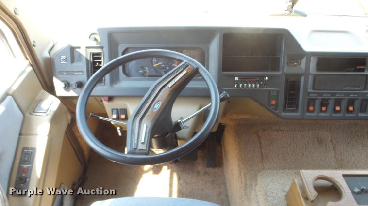 image for item DE7238 1990 Ford Fleetwood Pacer RV
