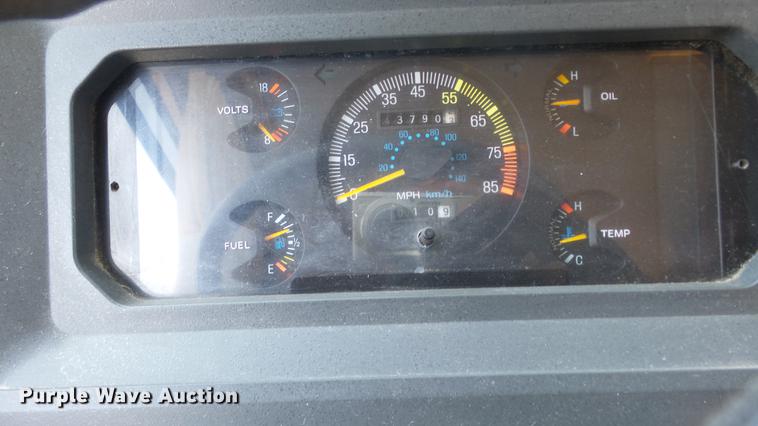 image for item DE7238 1990 Ford Fleetwood Pacer RV