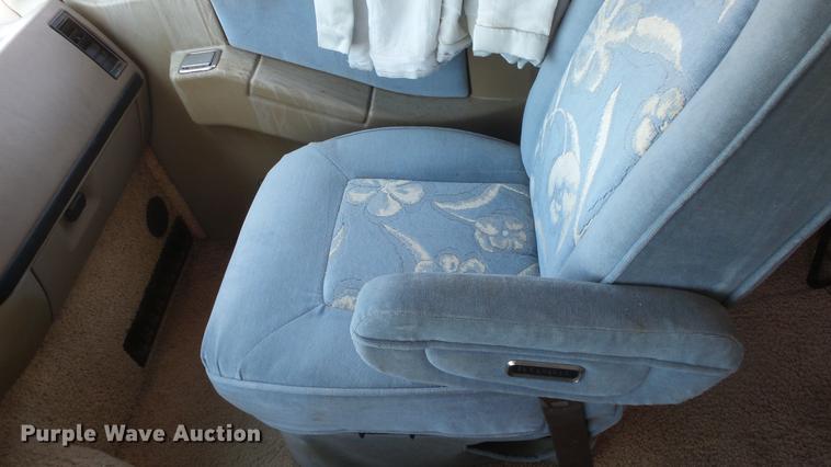 image for item DE7238 1990 Ford Fleetwood Pacer RV