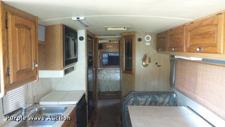 image for item DE7238 1990 Ford Fleetwood Pacer RV