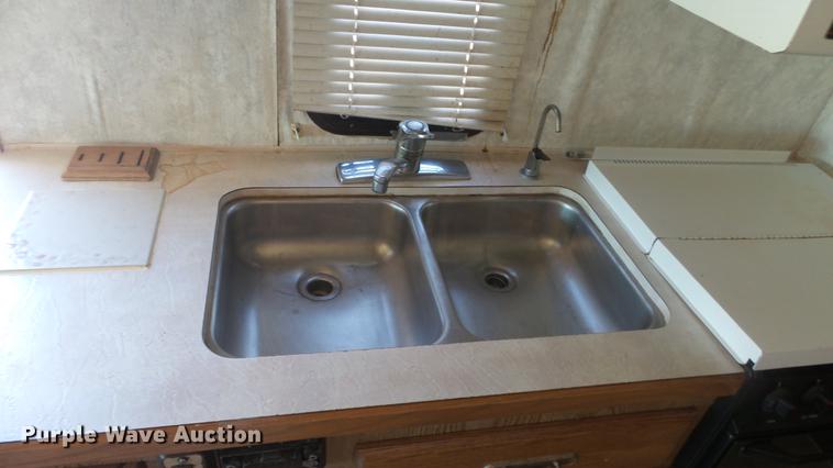 image for item DE7238 1990 Ford Fleetwood Pacer RV