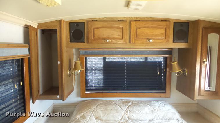 image for item DE7238 1990 Ford Fleetwood Pacer RV