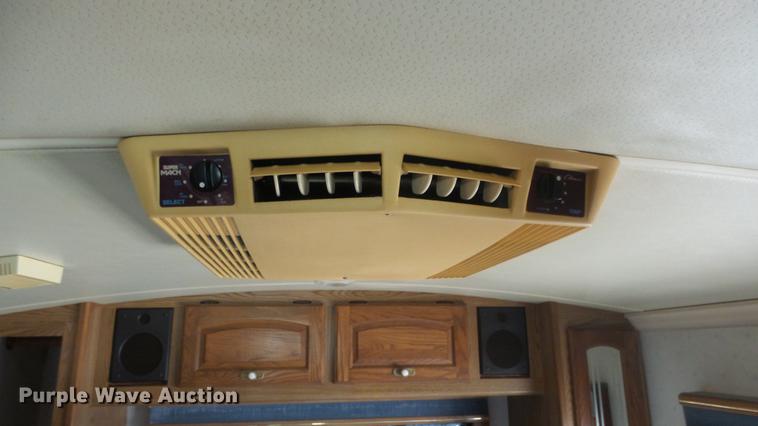 image for item DE7238 1990 Ford Fleetwood Pacer RV