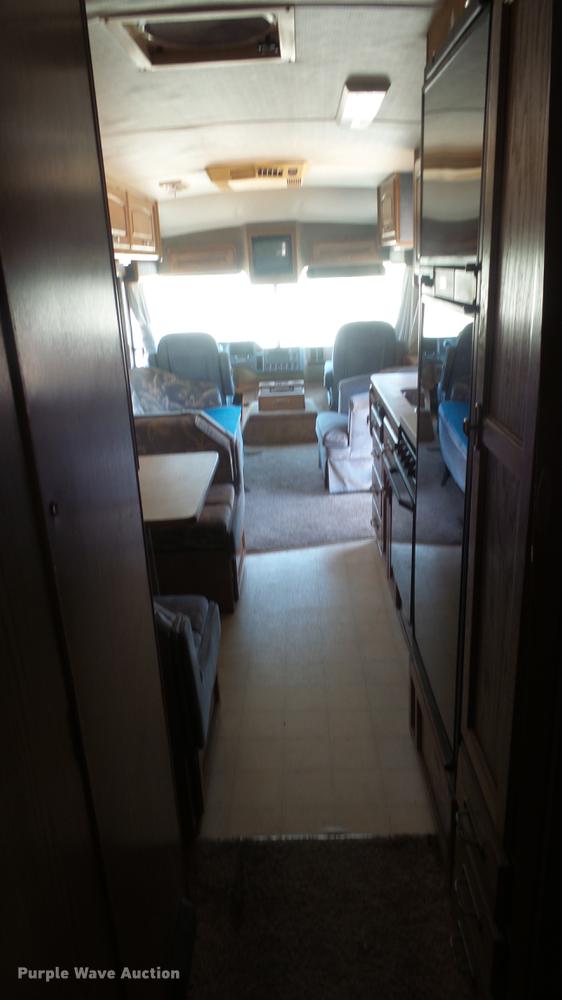 image for item DE7238 1990 Ford Fleetwood Pacer RV