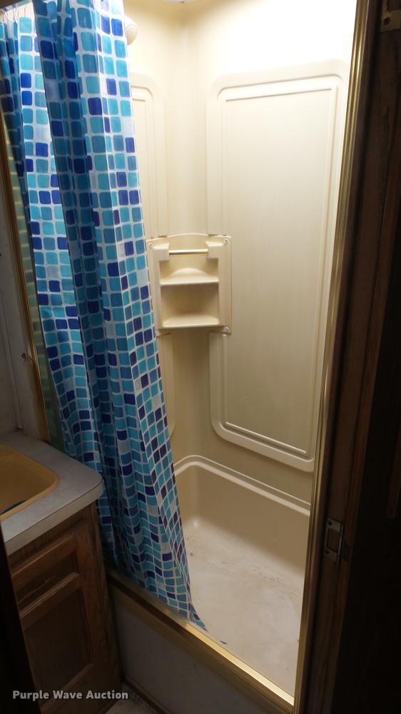 image for item DE7238 1990 Ford Fleetwood Pacer RV