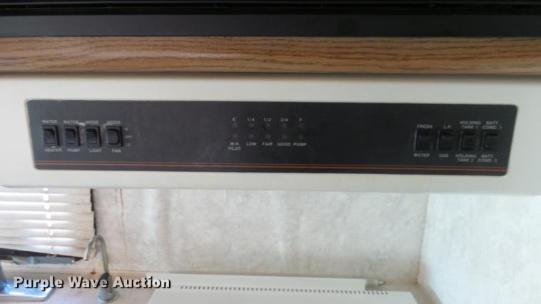 image for item DE7238 1990 Ford Fleetwood Pacer RV