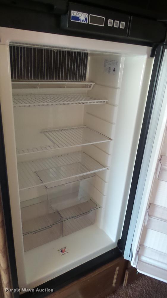 image for item DE7238 1990 Ford Fleetwood Pacer RV