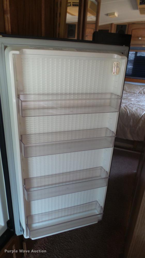 image for item DE7238 1990 Ford Fleetwood Pacer RV