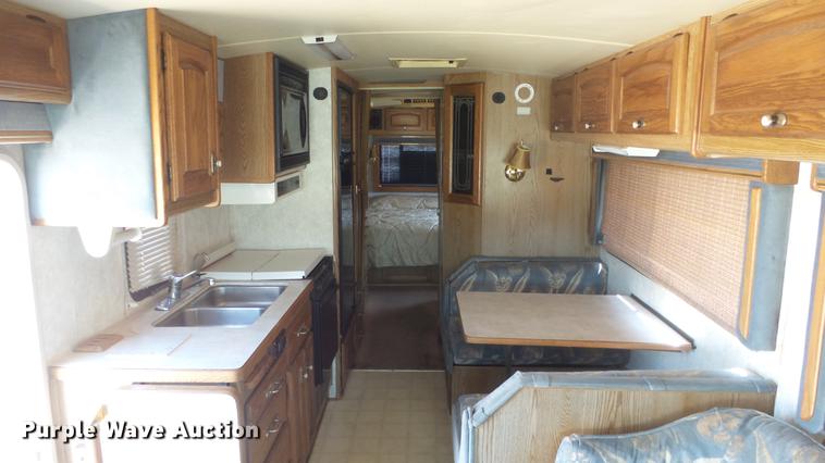 image for item DE7238 1990 Ford Fleetwood Pacer RV