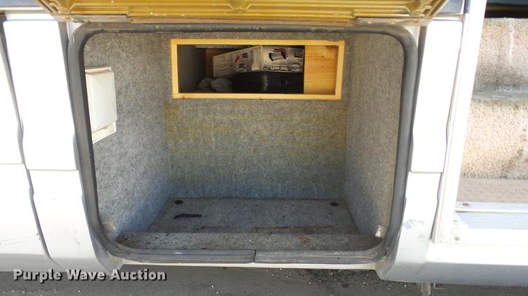 image for item DE7238 1990 Ford Fleetwood Pacer RV