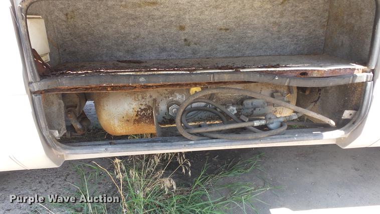 image for item DE7238 1990 Ford Fleetwood Pacer RV