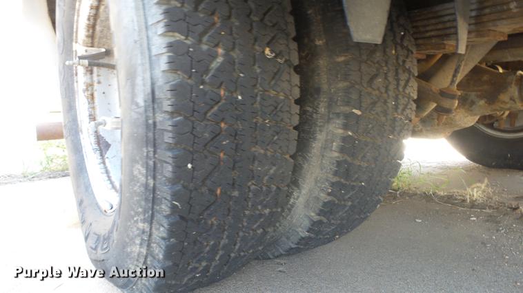 image for item DE7238 1990 Ford Fleetwood Pacer RV