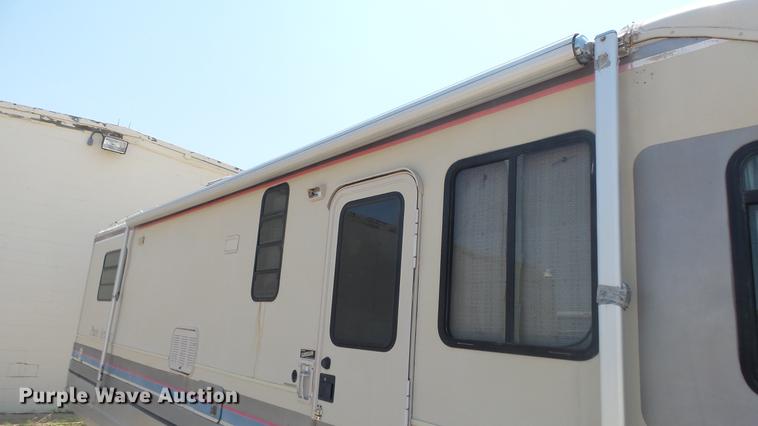 image for item DE7238 1990 Ford Fleetwood Pacer RV