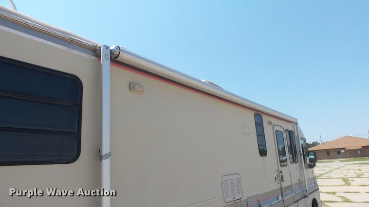 image for item DE7238 1990 Ford Fleetwood Pacer RV