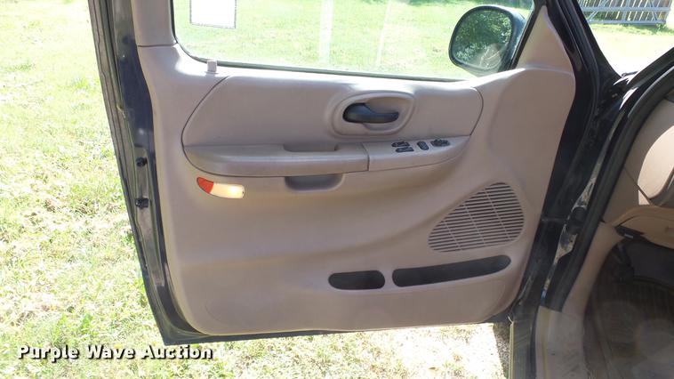 image for item DE7270 1999 Ford F150 Lariat Supercab pickup truck