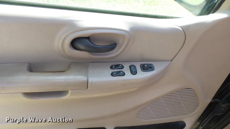 image for item DE7270 1999 Ford F150 Lariat Supercab pickup truck