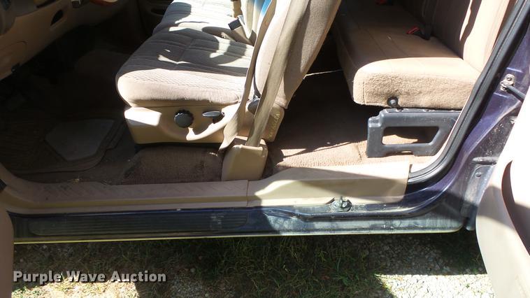 image for item DE7270 1999 Ford F150 Lariat Supercab pickup truck