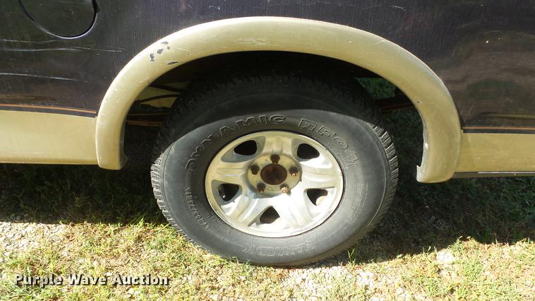 image for item DE7270 1999 Ford F150 Lariat Supercab pickup truck