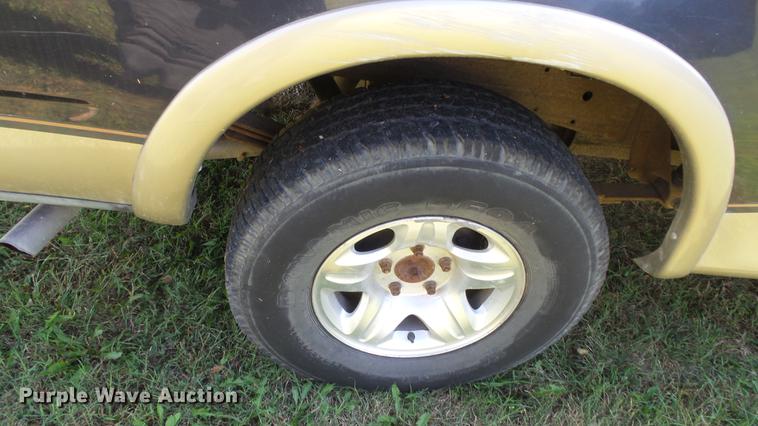 image for item DE7270 1999 Ford F150 Lariat Supercab pickup truck