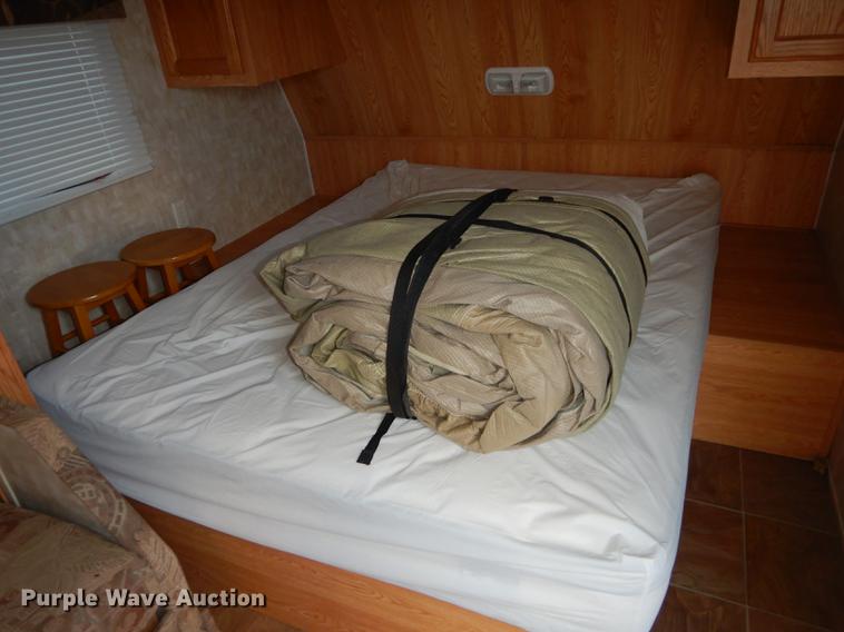 image for item DF1829 2008 Cherokee Grey Wolf camper