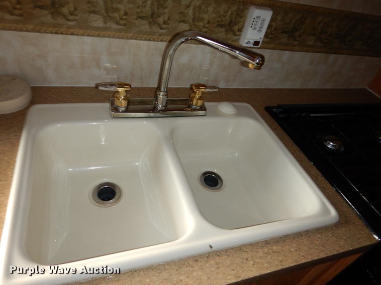 image for item DF1829 2008 Cherokee Grey Wolf camper