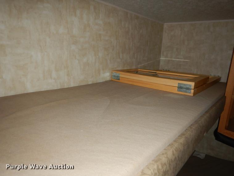 image for item DF1829 2008 Cherokee Grey Wolf camper