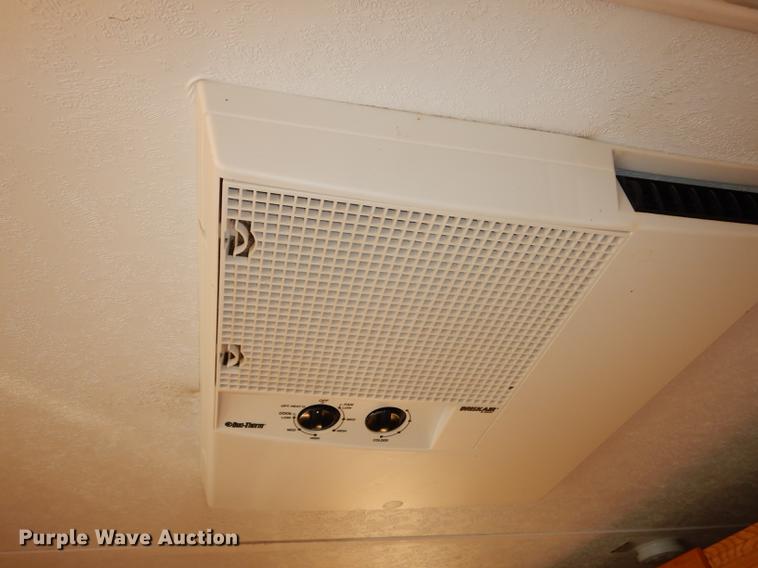 image for item DF1829 2008 Cherokee Grey Wolf camper