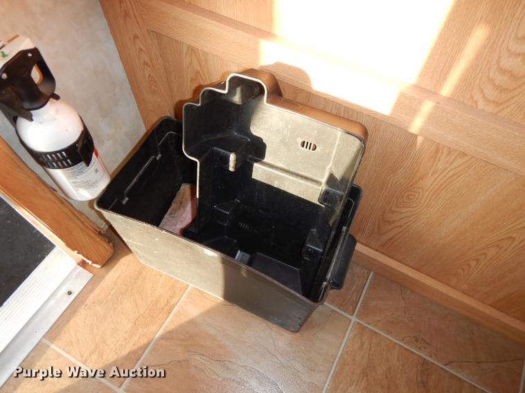 image for item DF1829 2008 Cherokee Grey Wolf camper