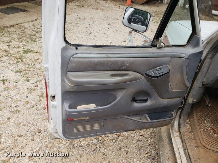 image for item DF2439 1994 Ford F150 SuperCab pickup truck