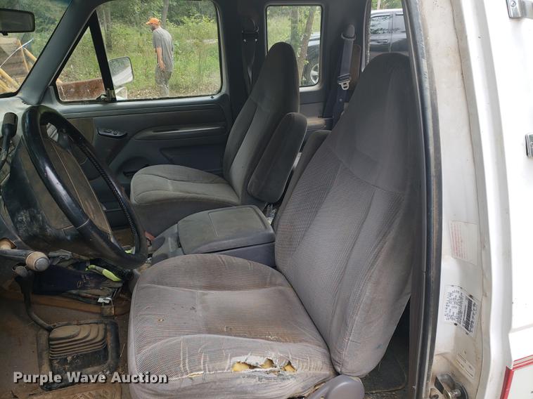 image for item DF2439 1994 Ford F150 SuperCab pickup truck