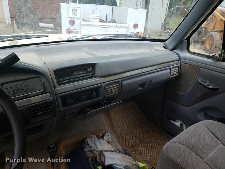 image for item DF2439 1994 Ford F150 SuperCab pickup truck