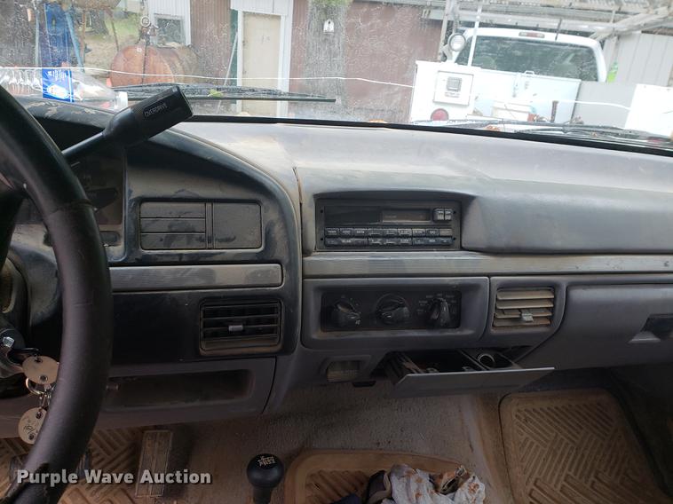 image for item DF2439 1994 Ford F150 SuperCab pickup truck