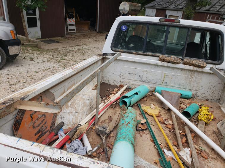 image for item DF2439 1994 Ford F150 SuperCab pickup truck