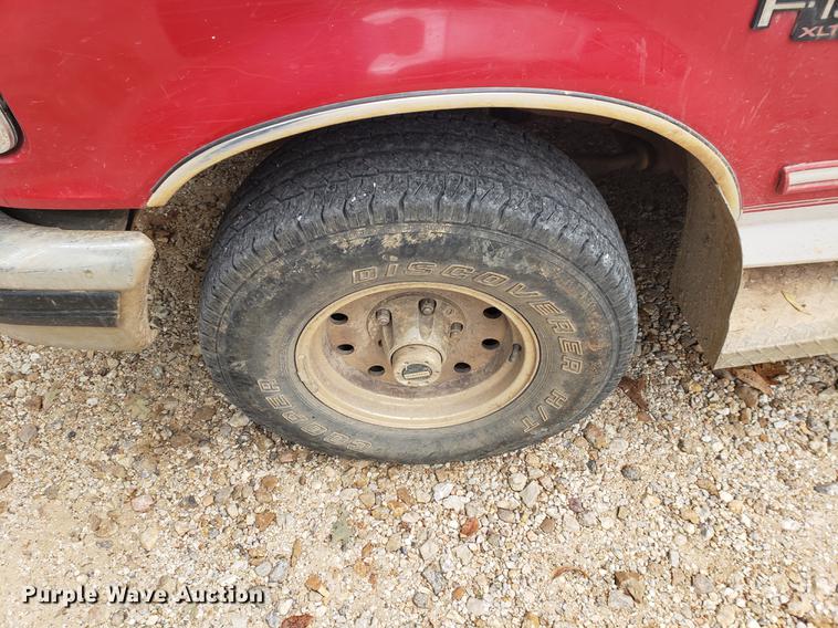 image for item DF2439 1994 Ford F150 SuperCab pickup truck