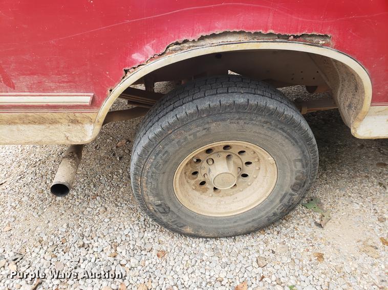 image for item DF2439 1994 Ford F150 SuperCab pickup truck