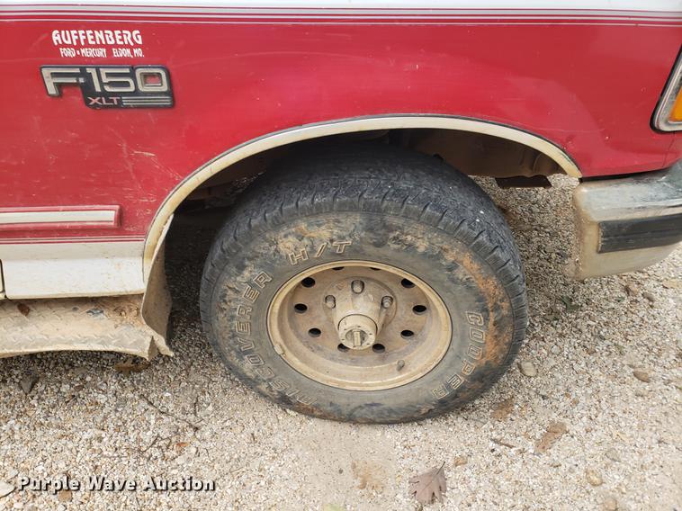 image for item DF2439 1994 Ford F150 SuperCab pickup truck