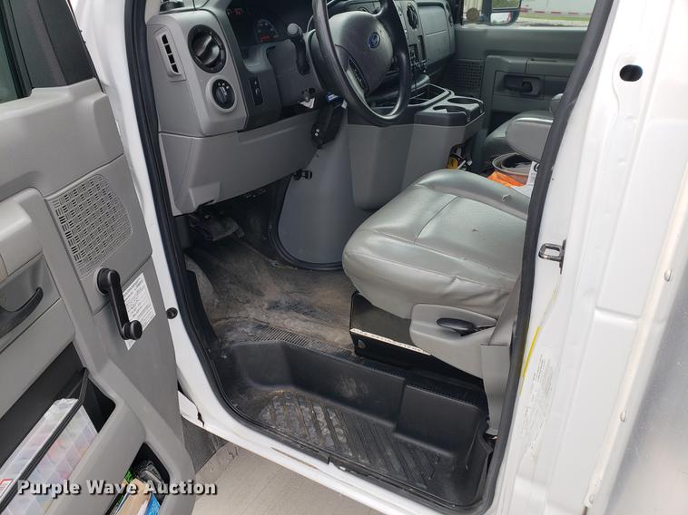 image for item DF2446 2013 Ford Econoline E450 box truck