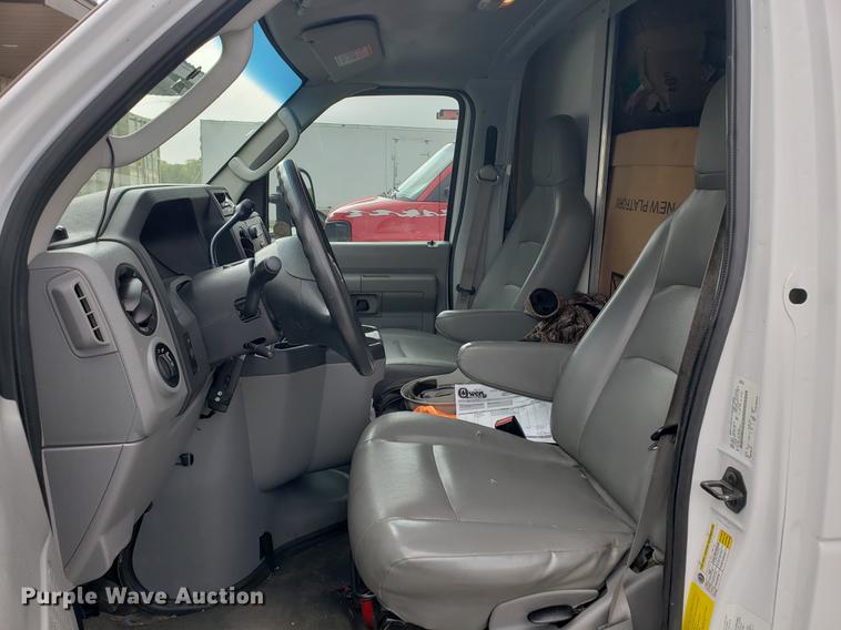 image for item DF2446 2013 Ford Econoline E450 box truck