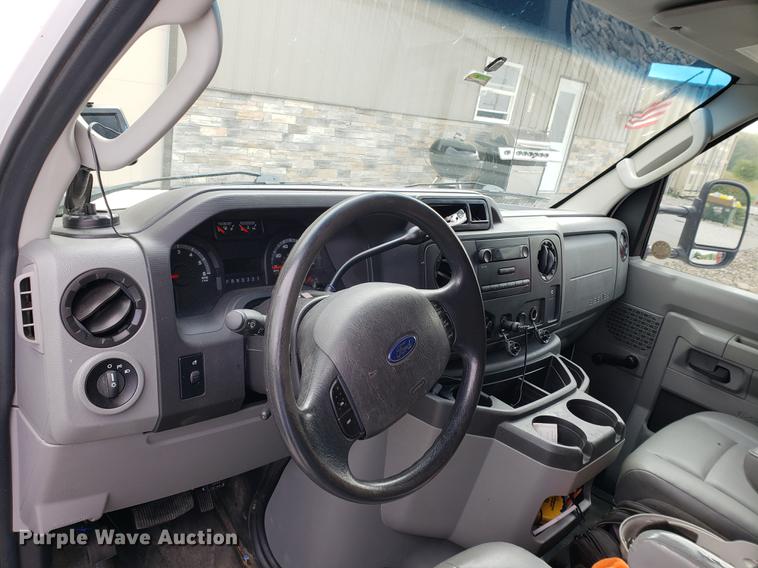 image for item DF2446 2013 Ford Econoline E450 box truck