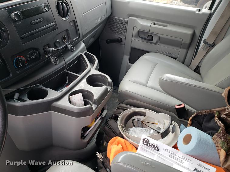 image for item DF2446 2013 Ford Econoline E450 box truck