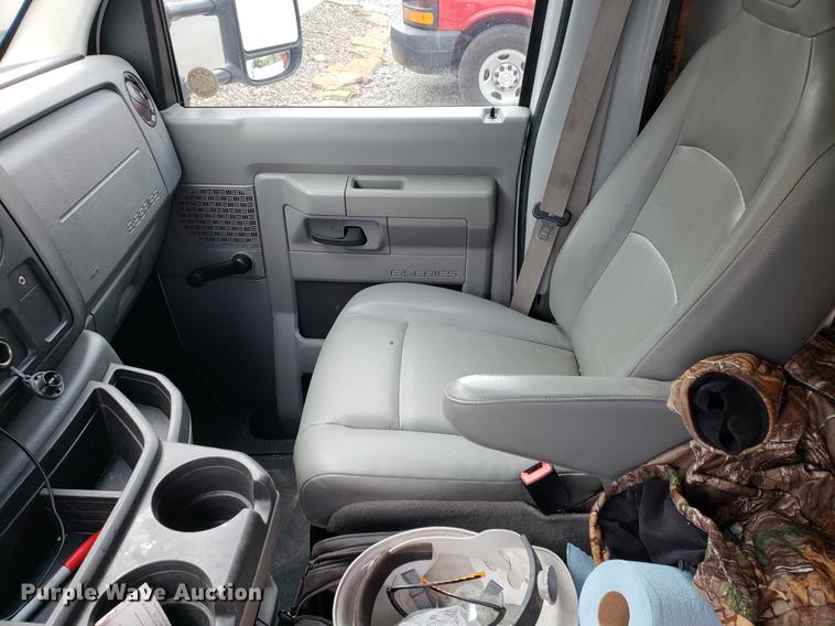 image for item DF2446 2013 Ford Econoline E450 box truck