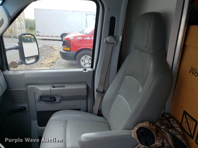 image for item DF2446 2013 Ford Econoline E450 box truck