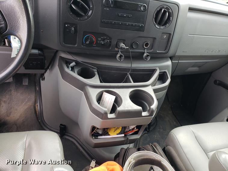 image for item DF2446 2013 Ford Econoline E450 box truck