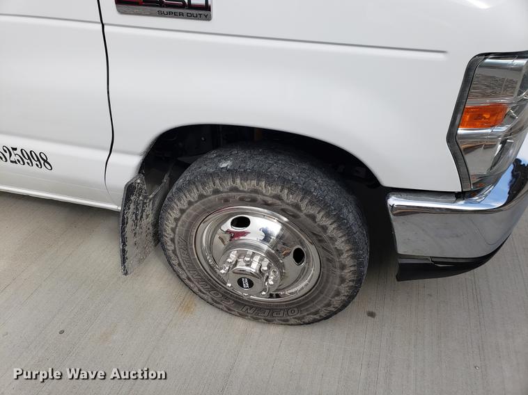 image for item DF2446 2013 Ford Econoline E450 box truck