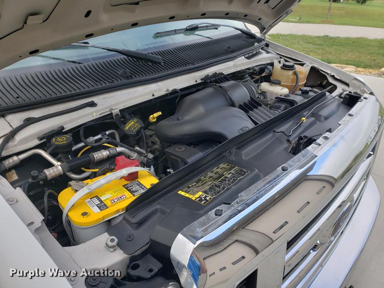 image for item DF2446 2013 Ford Econoline E450 box truck