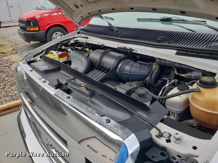 image for item DF2446 2013 Ford Econoline E450 box truck