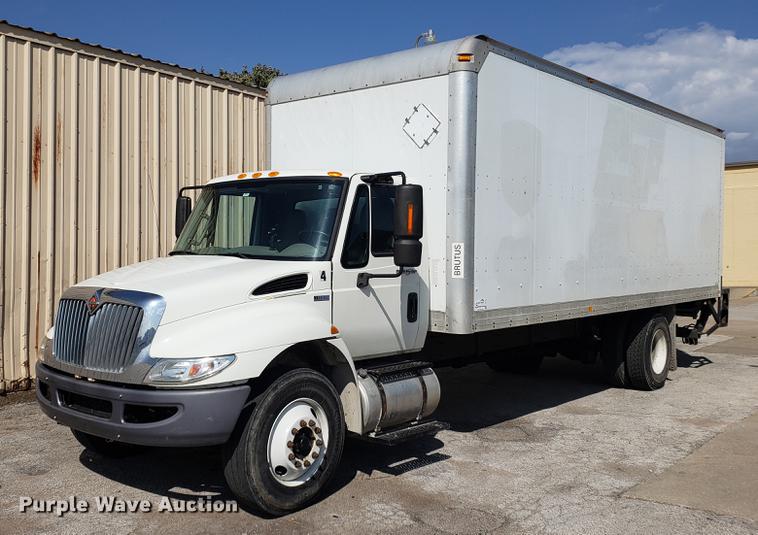 image for item DF2461 2013 International DuraStar 4300 box truck